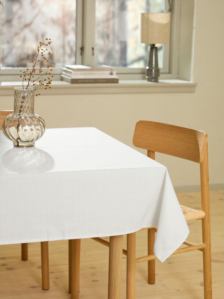 Tablecloth AGERMYNTE 140x240 off-white - Amazon
