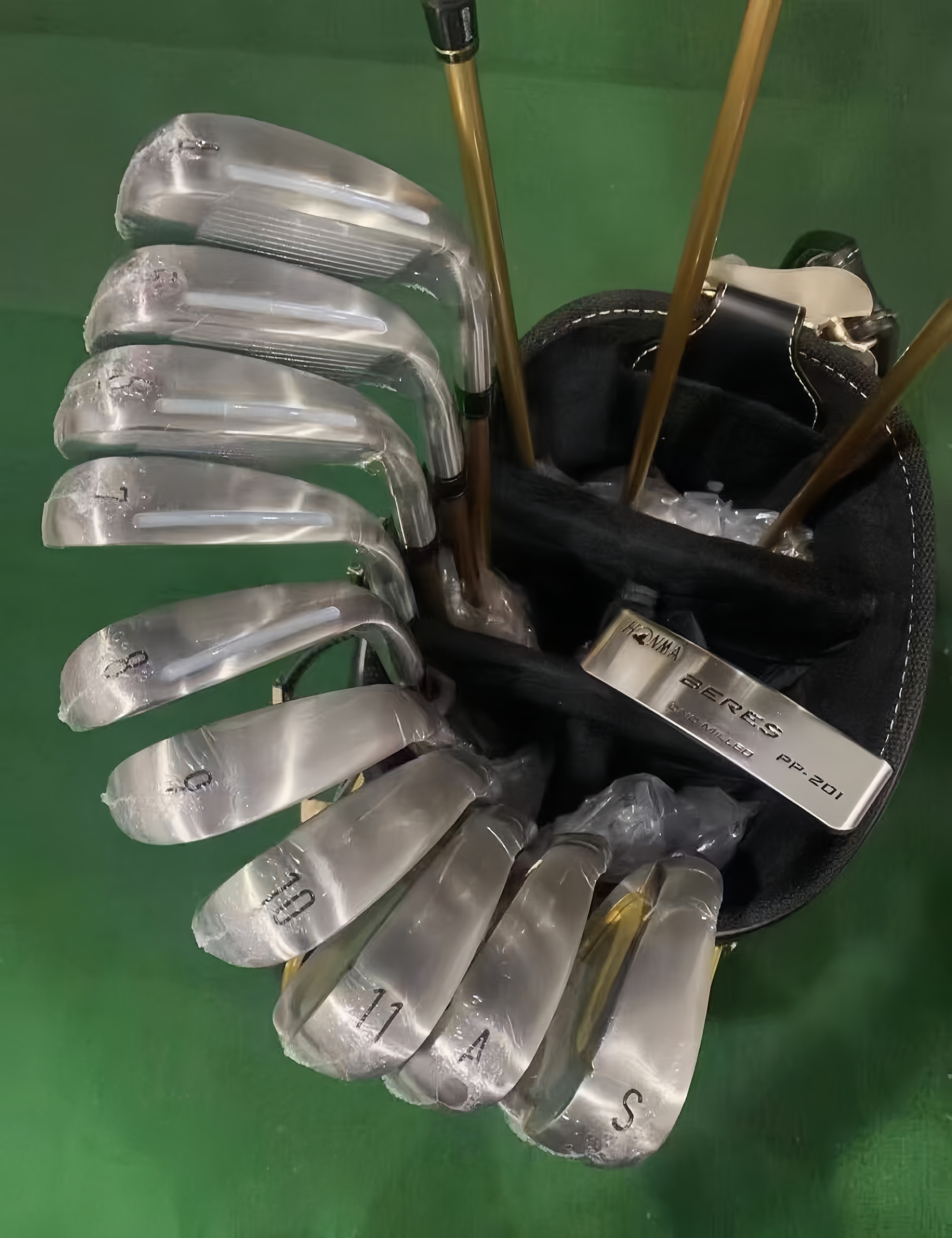 HONMA left-hand club S-07 4-star set - Golf Master
✔️ Brand New Premium Clubs
✔️ FREE Custom Fitting (Shaft & Grip)
✔️ Tour-Level Performance
✔️ Worldwide FREE Shipping 
✔️Indistinguishable from the authetic.
 ✅What you see is what you get.✅
🏌️‍♂️ **Premium Golf Products** 🏌️‍♀️
Irons | Drivers | Putters | Wedges | Bags