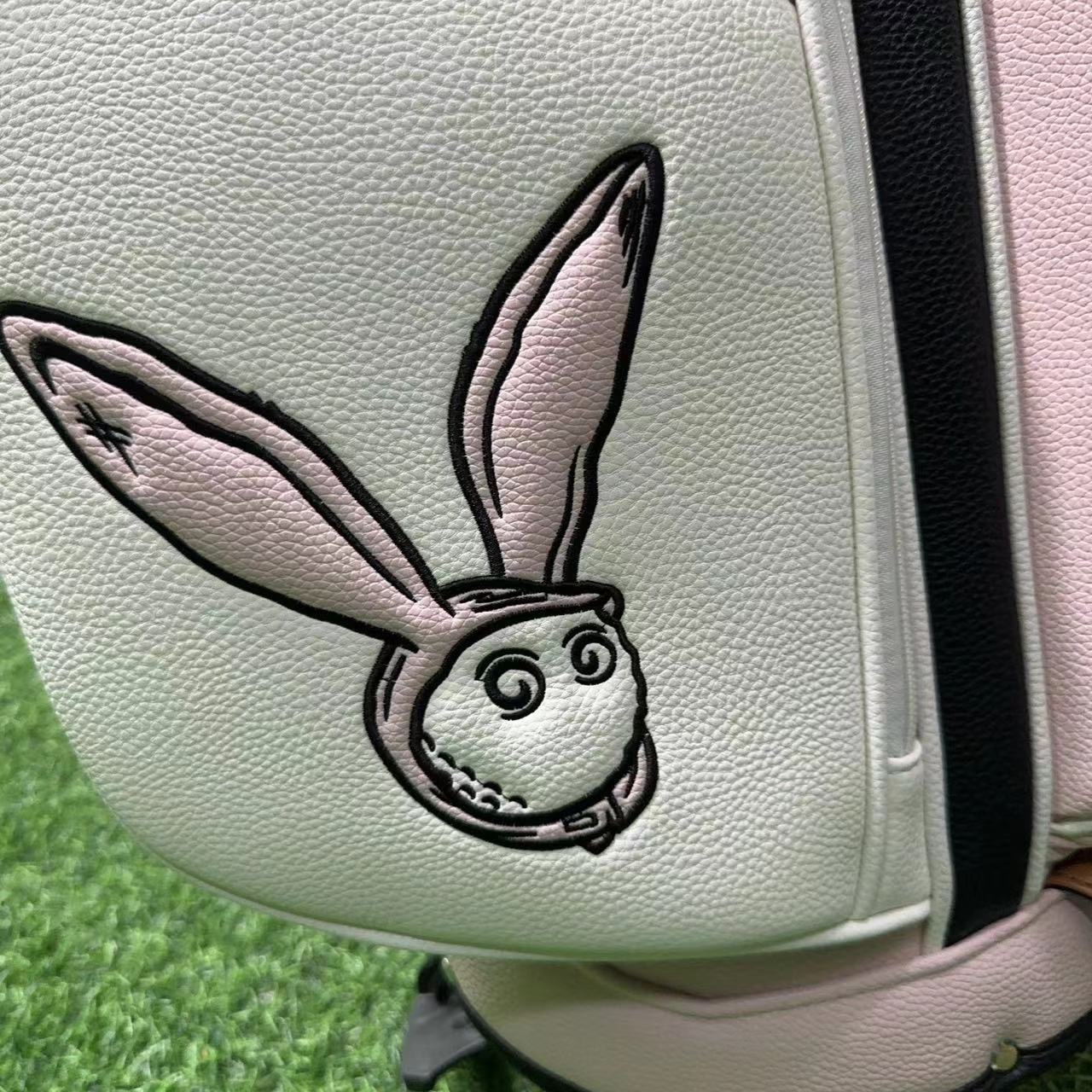 Malbon 93 Female Bag - Golf Master
✔️ Brand New Premium Clubs
✔️ FREE Custom Fitting (Shaft & Grip)
✔️ Tour-Level Performance
✔️ Worldwide FREE Shipping 
✔️Indistinguishable from the authetic.
 ✅What you see is what you get.✅
🏌️‍♂️ **Premium Golf Products** 🏌️‍♀️
Irons | Drivers | Putters | Wedges | Bags