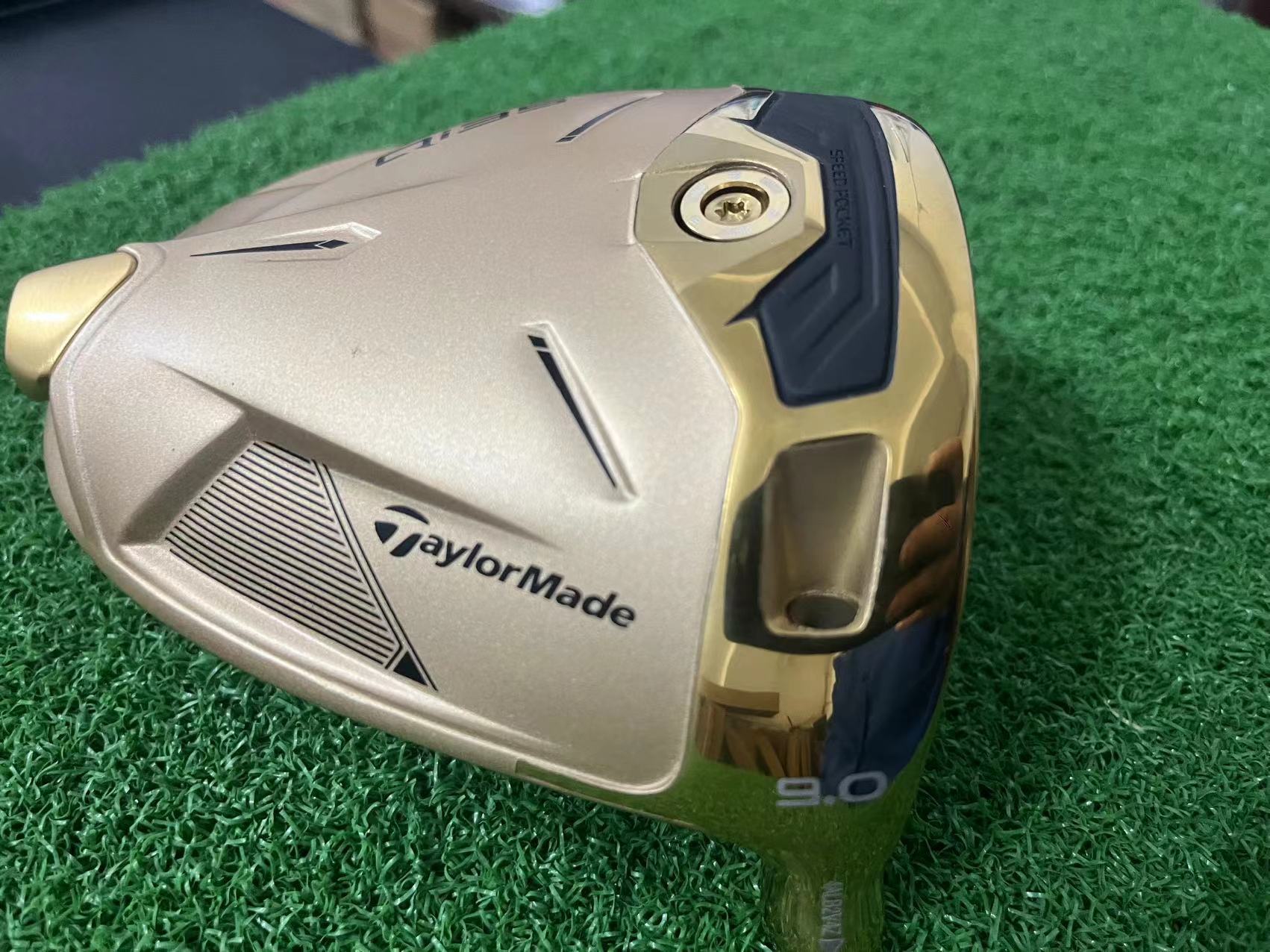 Taylormade QI35 Driver（Gold）