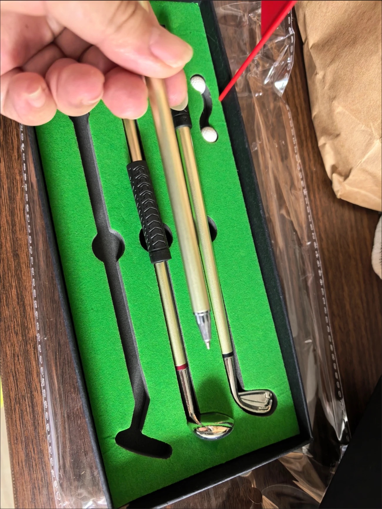 Golf Roundpoint Metal Pen Creative Set(Three Color) - Golf Master
✔️ Brand New Premium Clubs
✔️ FREE Custom Fitting (Shaft & Grip)
✔️ Tour-Level Performance
✔️ Worldwide FREE Shipping 
✔️Indistinguishable from the authetic.
 ✅What you see is what you get.✅
🏌️‍♂️ **Premium Golf Products** 🏌️‍♀️
Irons | Drivers | Putters | Wedges | Bags