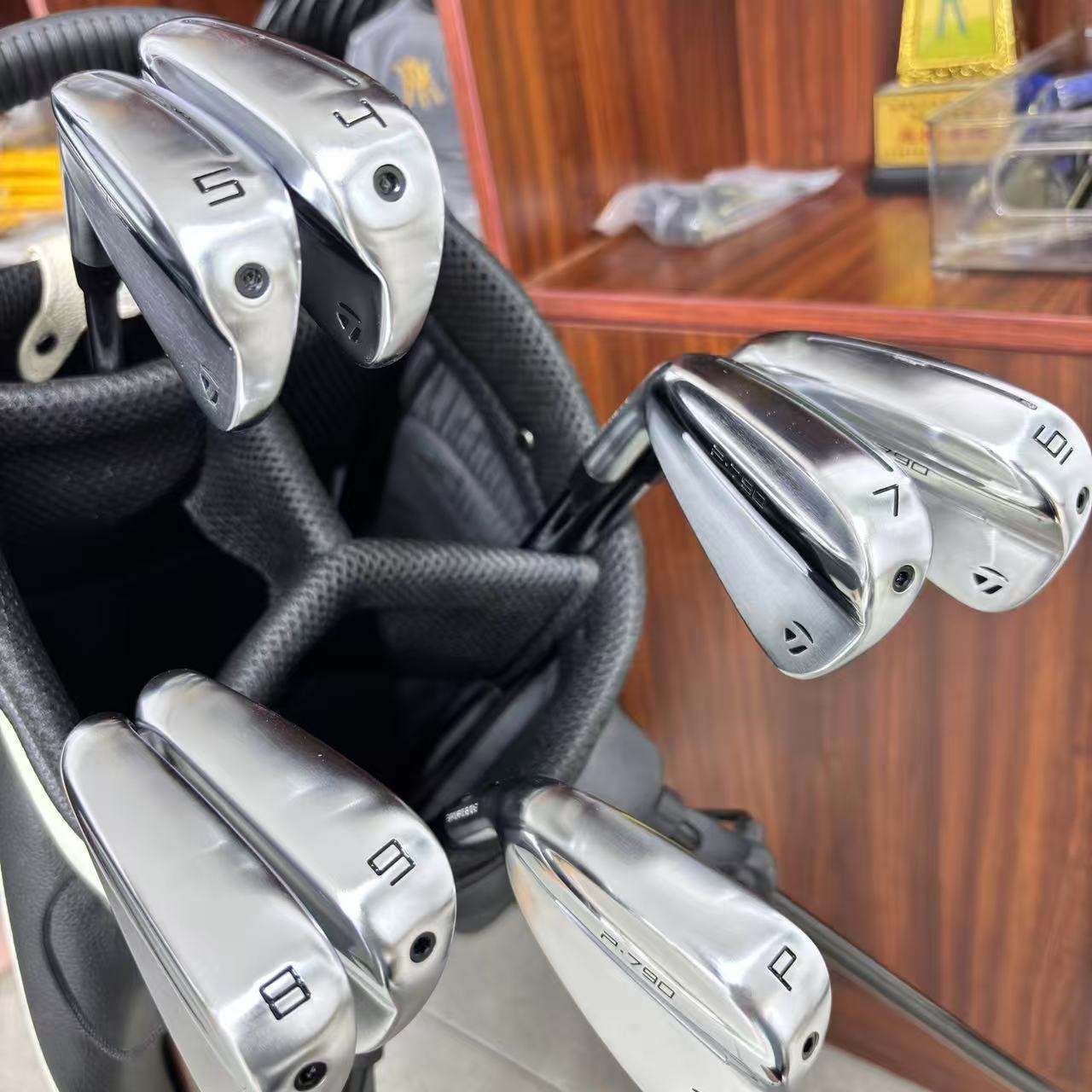 Left Hand Promotion Set(Pls contact us to customize grips and shaft) - Golf Master
✔️ Brand New Premium Clubs
✔️ FREE Custom Fitting (Shaft & Grip)
✔️ Tour-Level Performance
✔️ Worldwide FREE Shipping 
✔️Indistinguishable from the authetic.
 ✅What you see is what you get.✅
🏌️‍♂️ **Premium Golf Products** 🏌️‍♀️
Irons | Drivers | Putters | Wedges | Bags