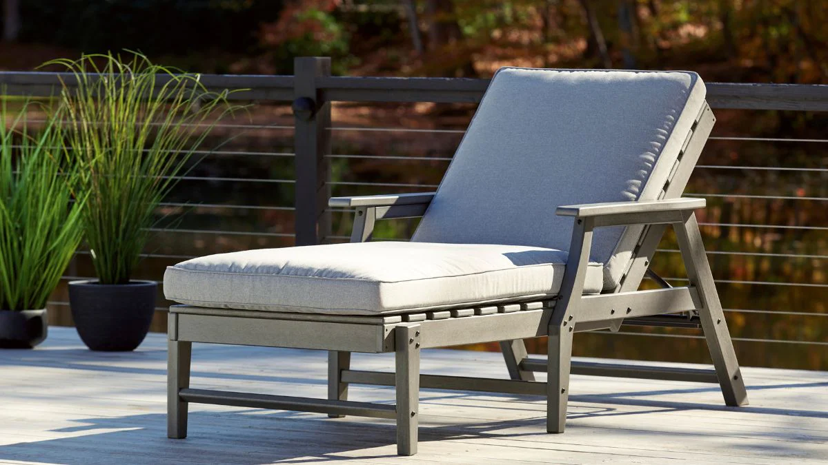 VISOLA OUTDOOR CHAISE LOUNGE WITH CUSHION