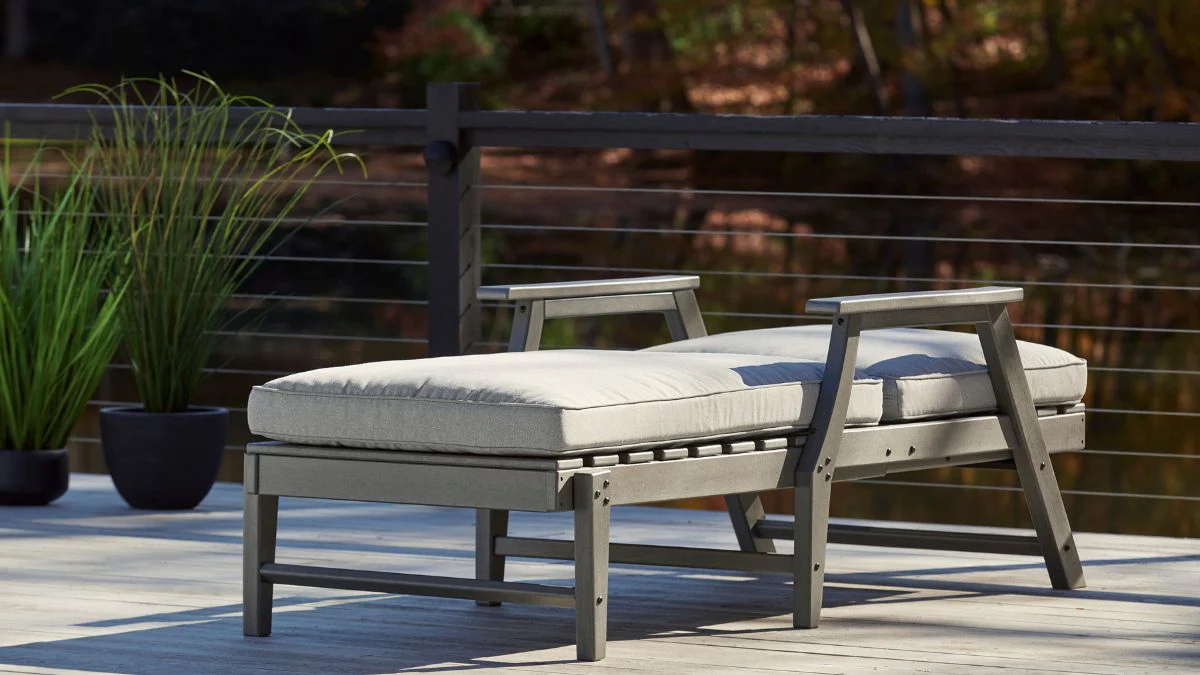 VISOLA OUTDOOR CHAISE LOUNGE WITH CUSHION