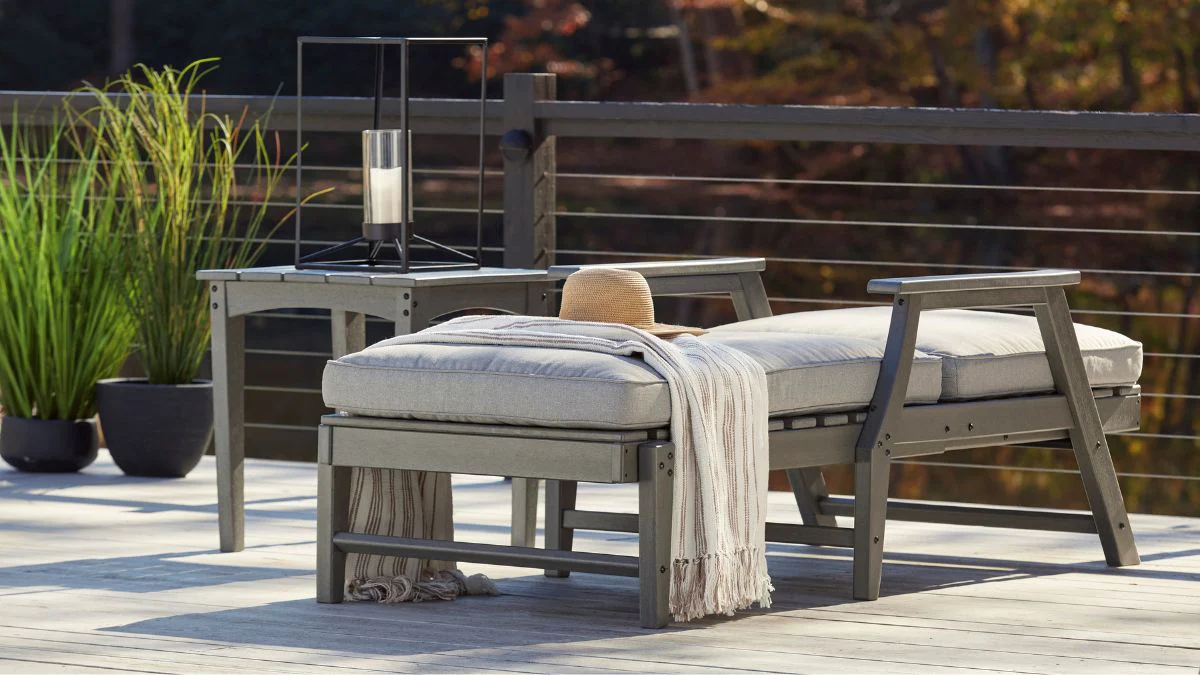 VISOLA OUTDOOR CHAISE LOUNGE WITH CUSHION