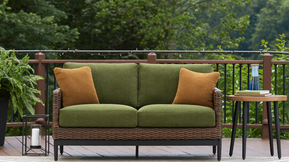 HORIZON HALL LOVESEAT