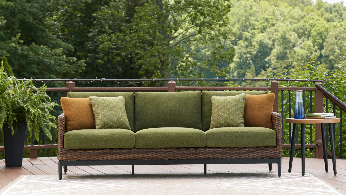 HORIZON HALL OUTDOOR SOFA