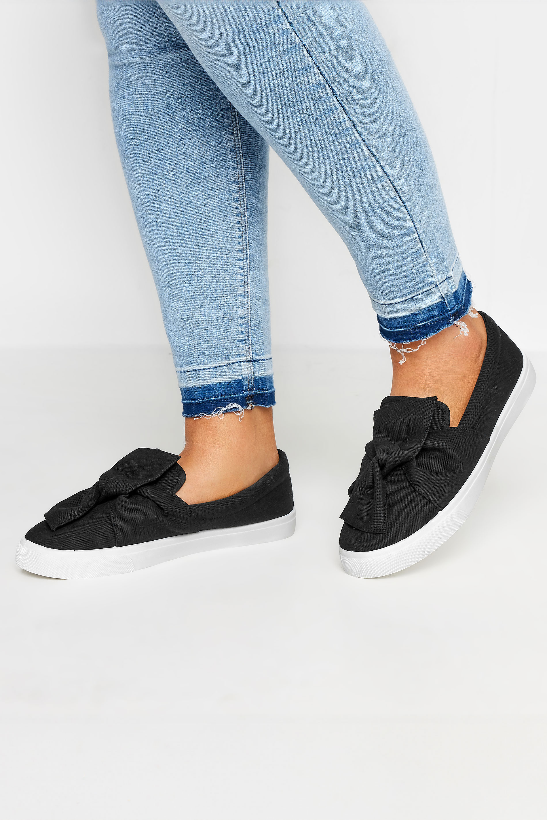 Yours Black Twisted Bow Slip-On Trainers In Wide E Fit