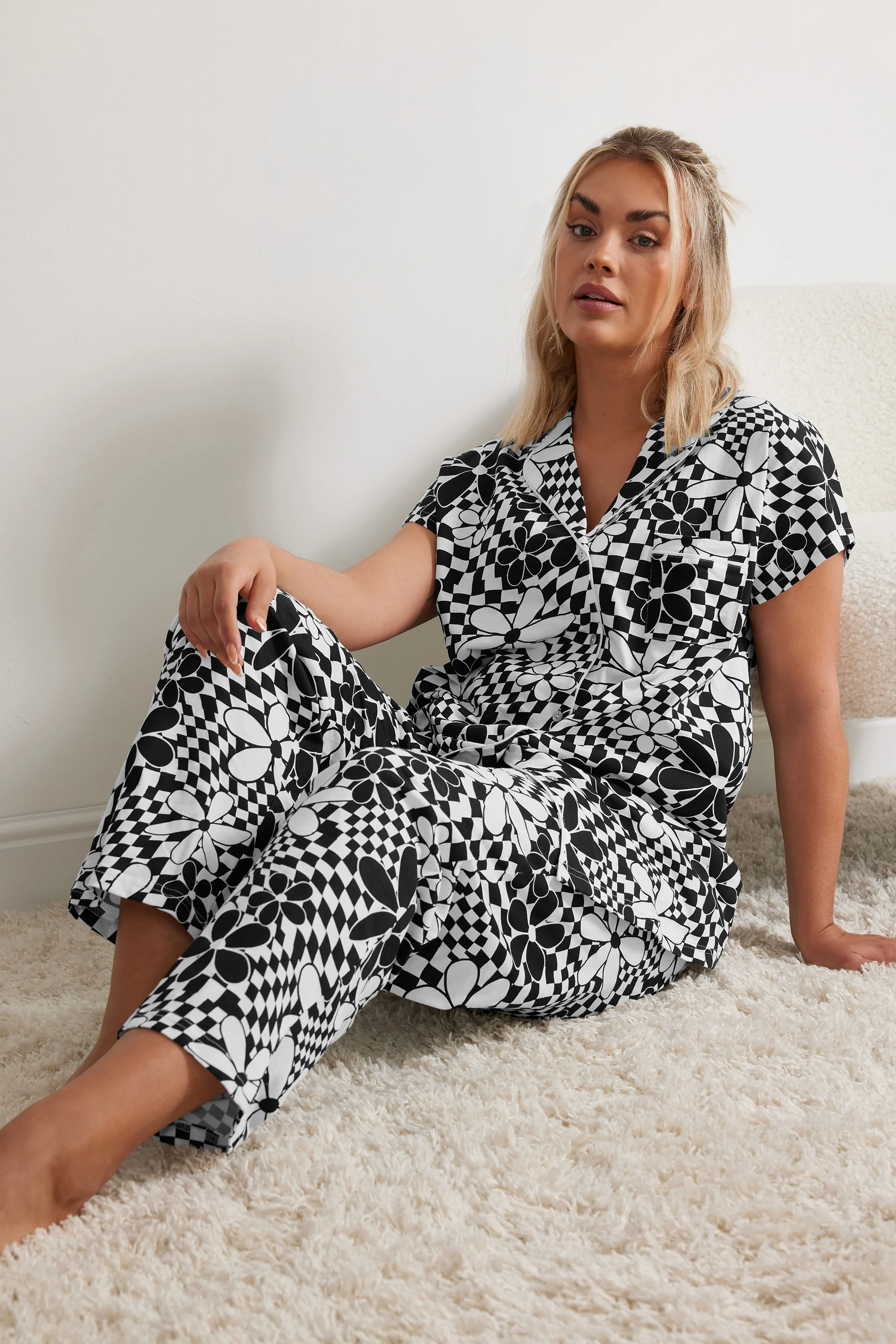 Yours YOURS Curve Black Retro Floral Print Button Through Pyjama Set