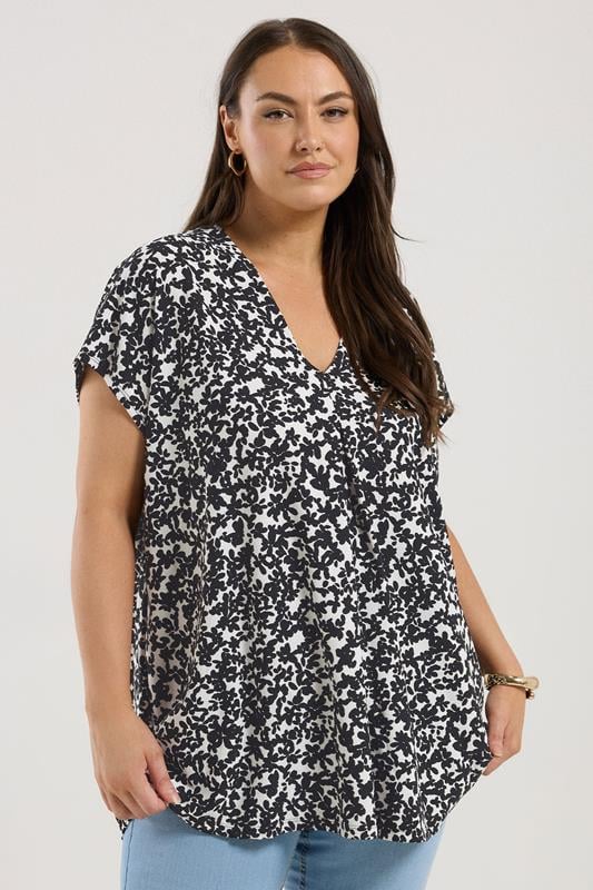 Yours YOURS Curve Black Ditsy Floral Pleat Front Blouse