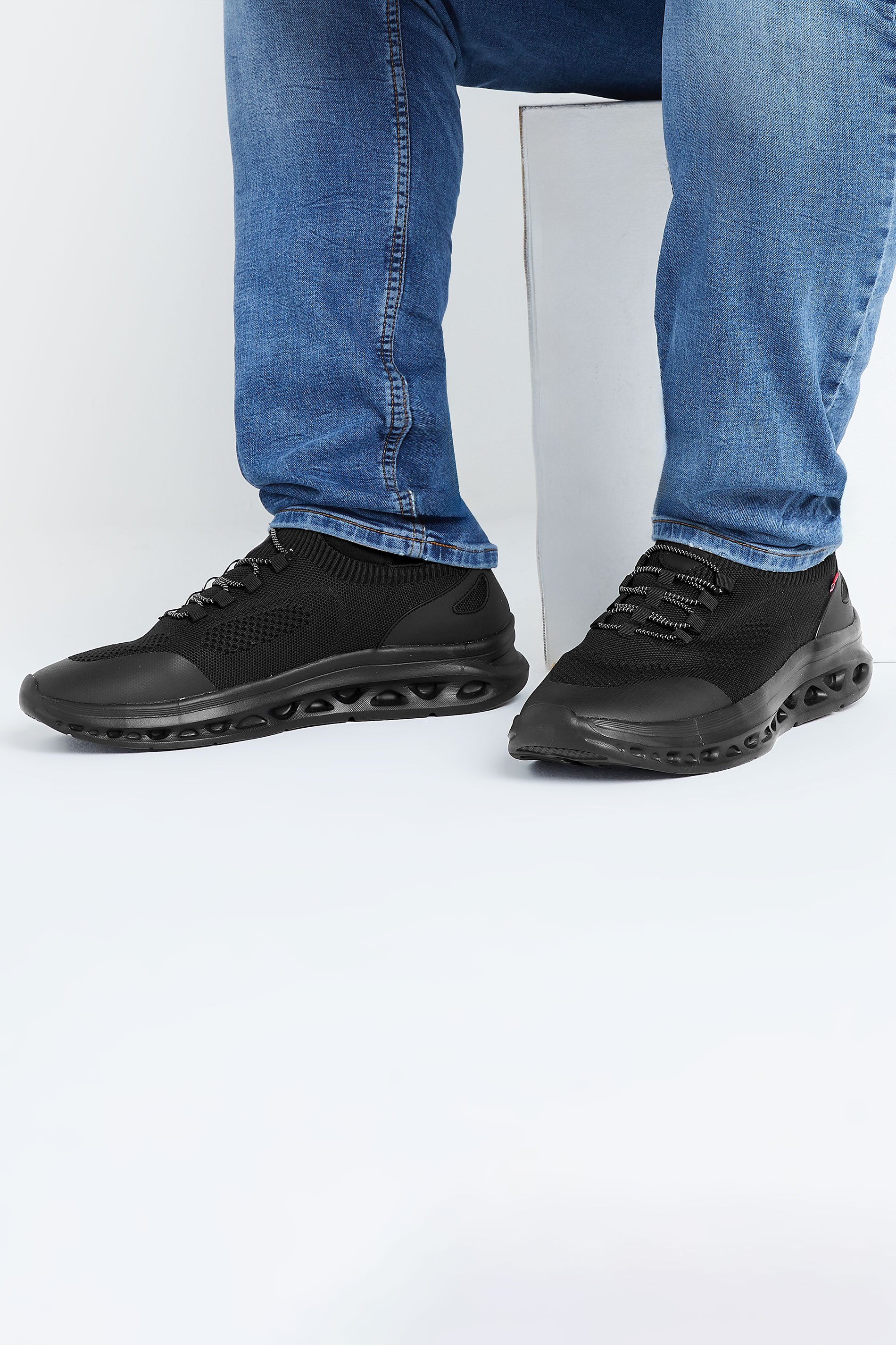 D555 D555 Black Hands Free Shoes With Knitted Top & Laces