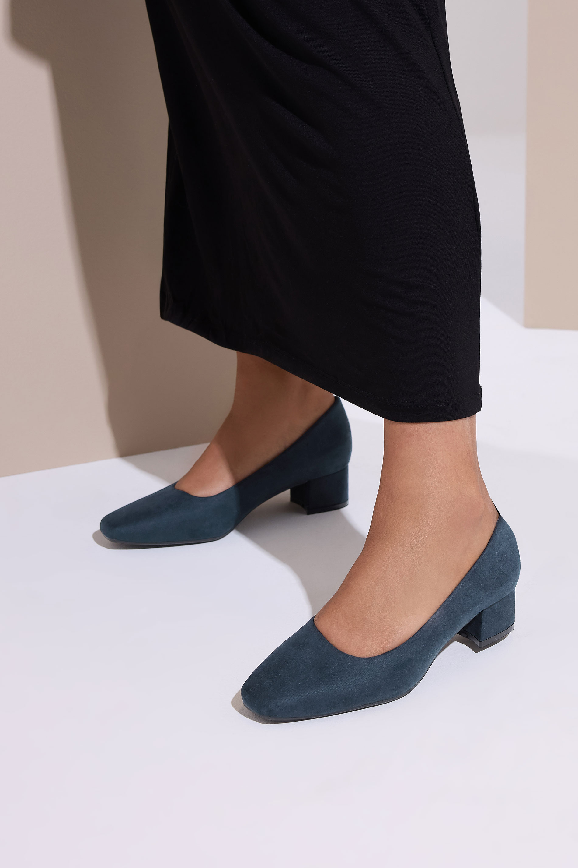 Yours Navy Blue Faux Suede Mid Block Heel Court Shoes In Extra Wide EEE Fit