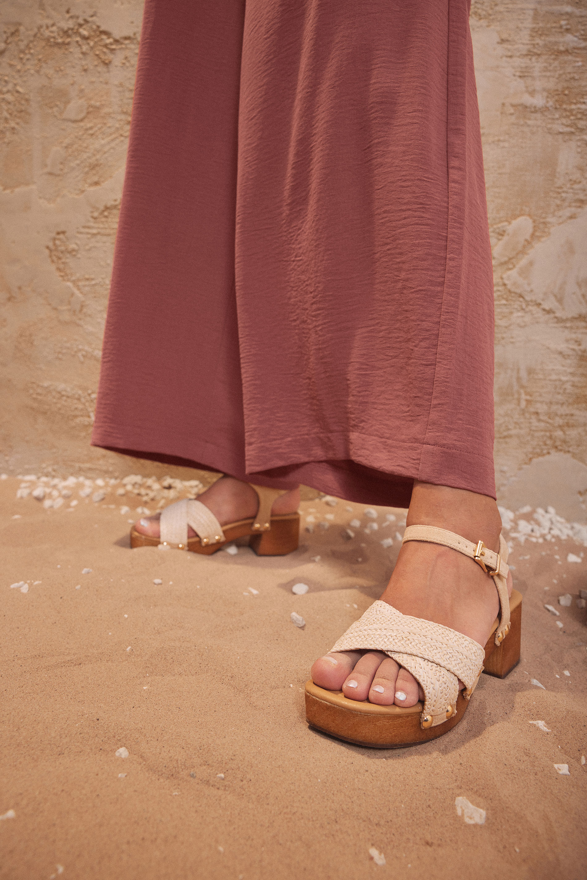 Yours Natural Brown Cross Over Platform Wooden Clog Sandals In Wide E Fit