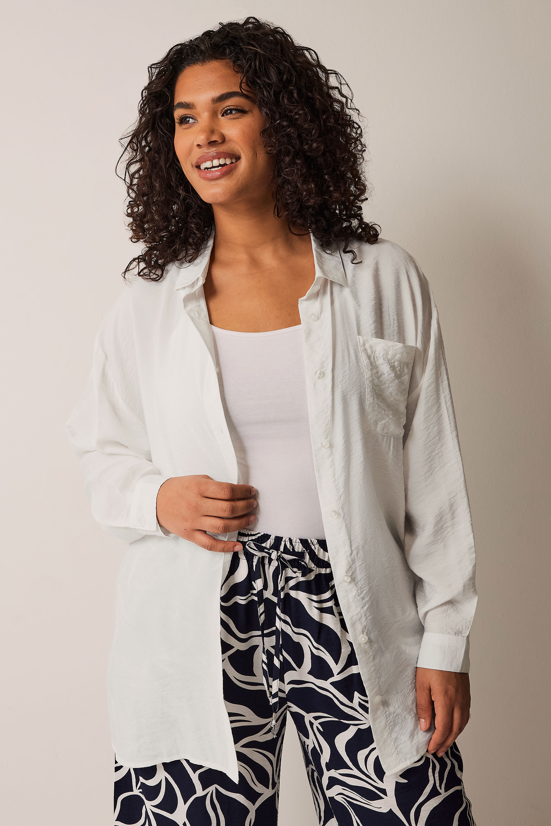 Evans EVANS Curve White Girlfriend Shirt