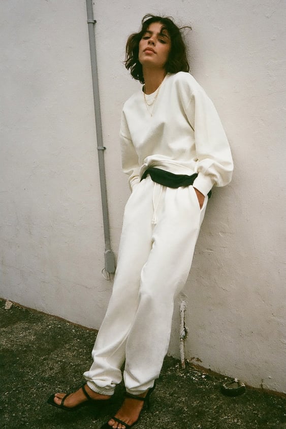 BASIC SWEATSHIRT