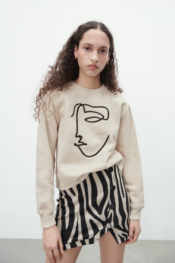 EMBROIDERED SWEATSHIRT