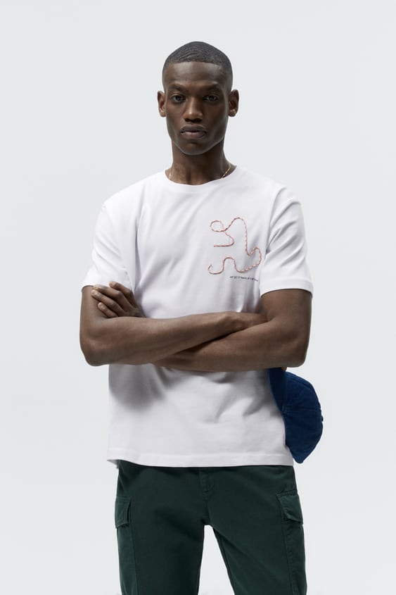 CONTRAST EMBROIDERED T-SHIRT