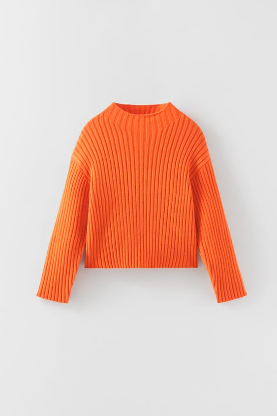 RIBBED KNIT SWEATER