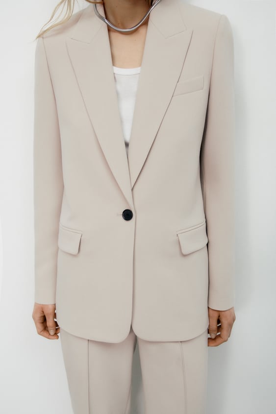 STRAIGHT CUT BLAZER WITH POCKETS