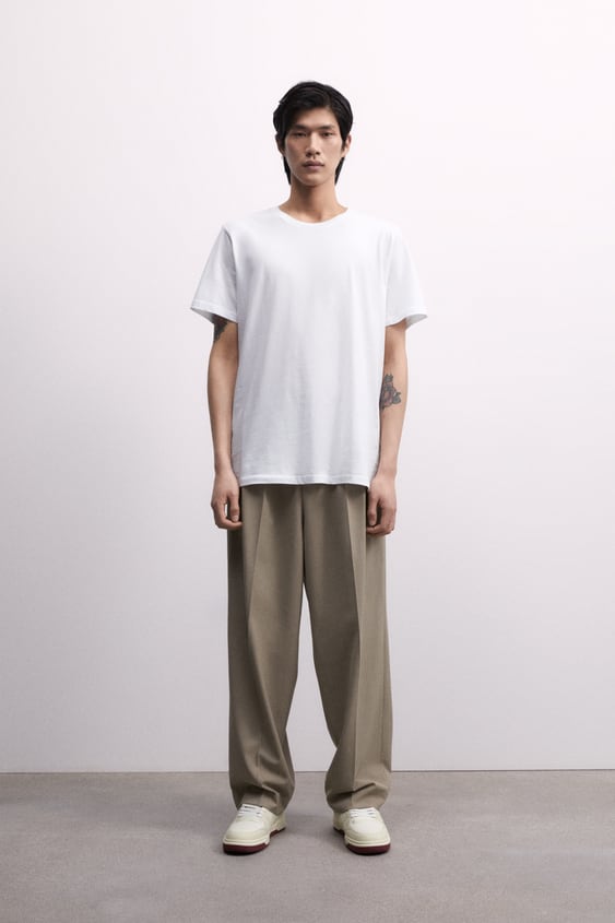 BASIC LIGHTWEIGHT T-SHIRT