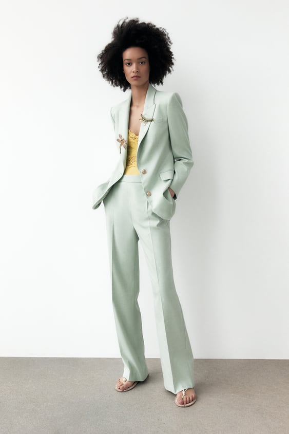 FITTED BLAZER WITH GOLDEN BUTTONS