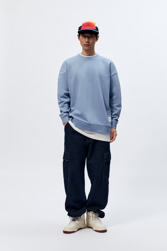 PATCH DETAIL TEXT SWEATSHIRT