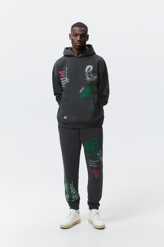 GRAPHIC PRINT JOGGER PANTS