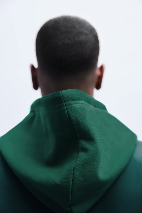 OVERSIZED HOODED SWEATSHIRT