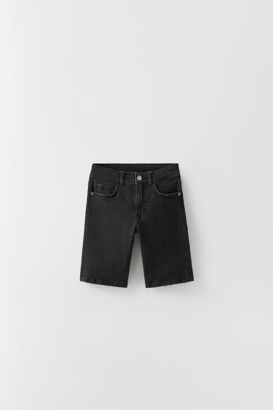 STRAIGHT FIT DENIM SHORTS