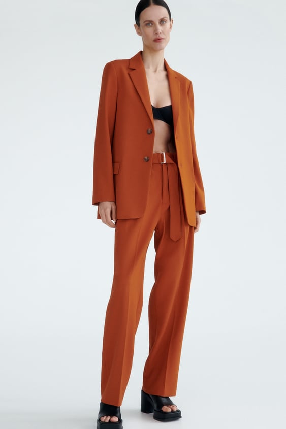 STRAIGHT CUT BUTTONED BLAZER