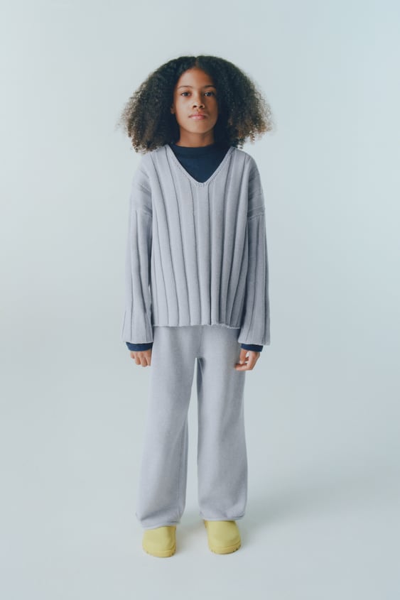 RIBBED KNIT SWEATER