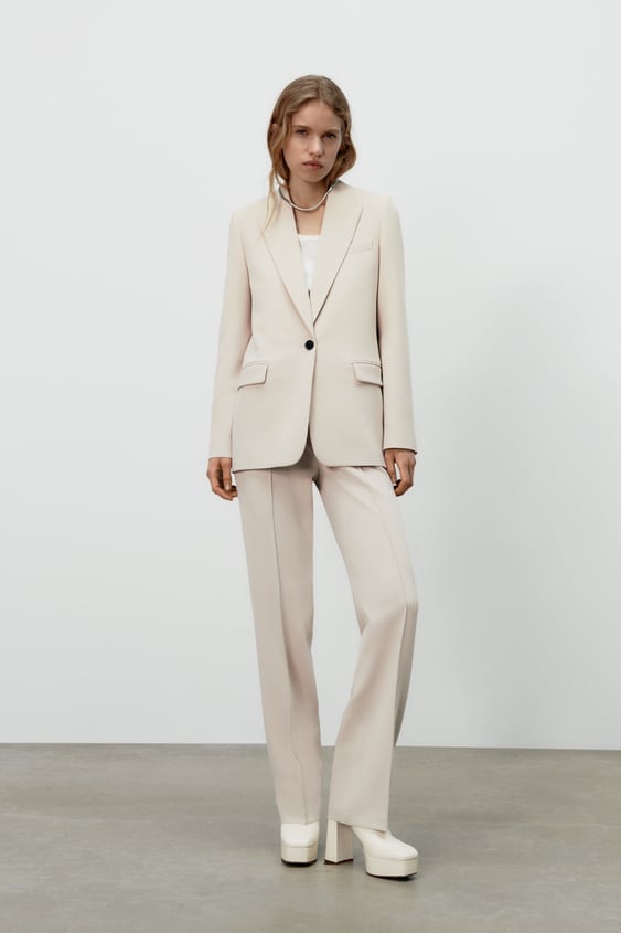 STRAIGHT CUT BLAZER WITH POCKETS