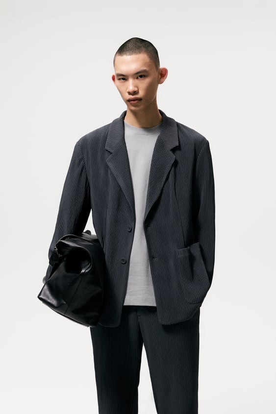 PLEATED BLAZER
