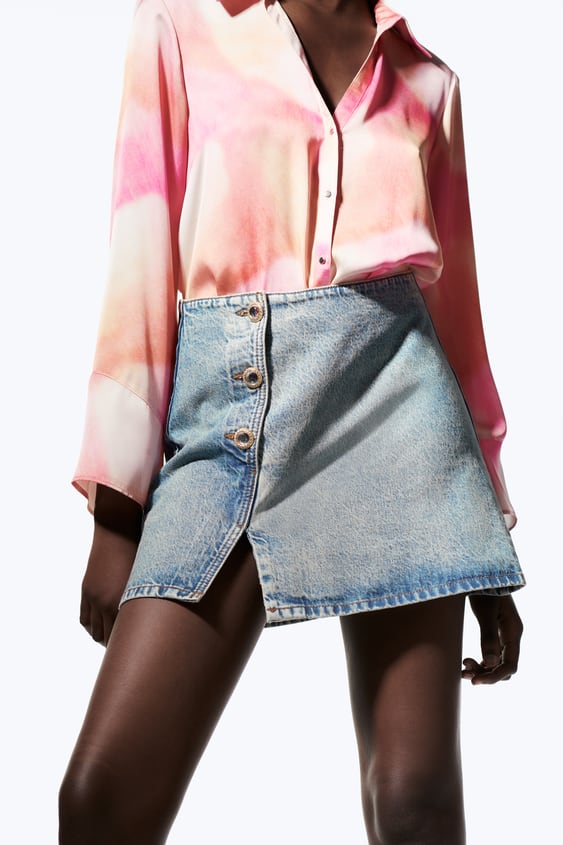 DENIM SKIRT WITH JEWEL BUTTONS