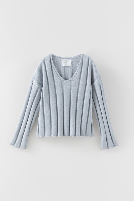 RIBBED KNIT SWEATER