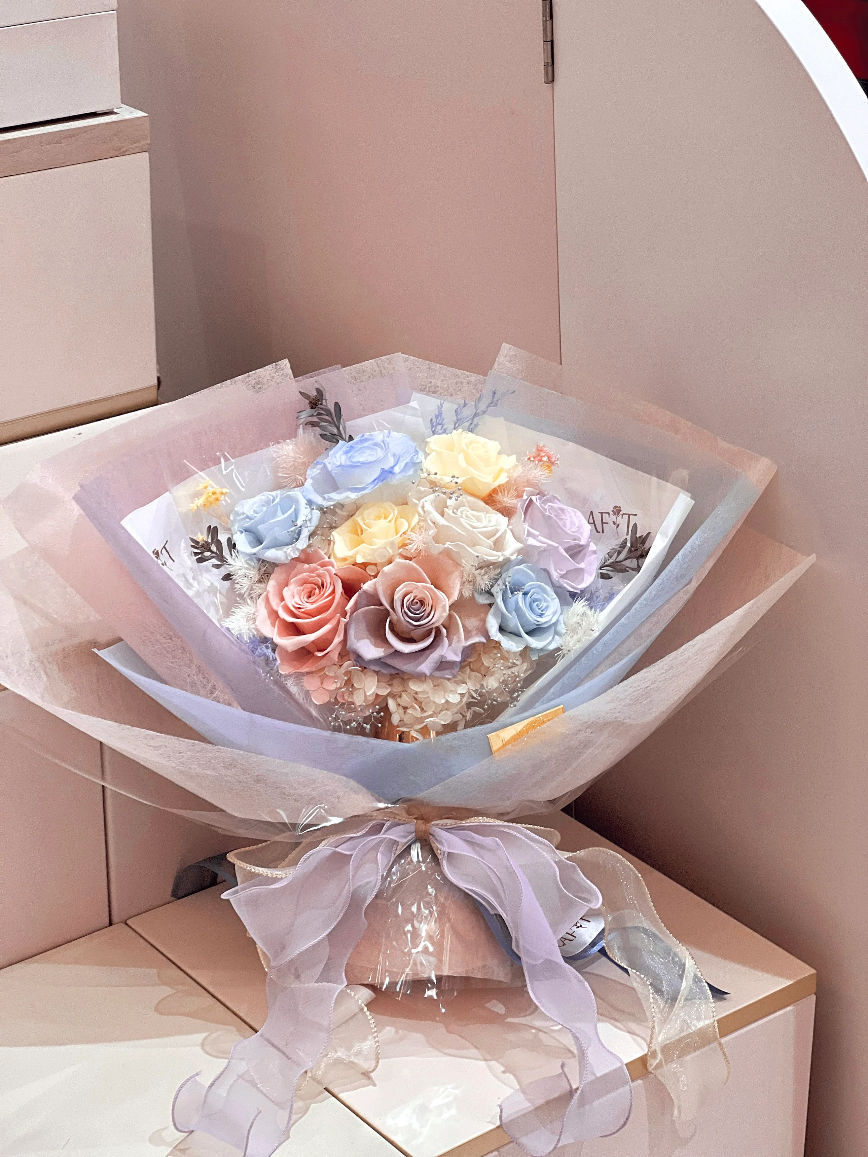 LAFIT畢業首選永生花束 �?Rainbow Macaron