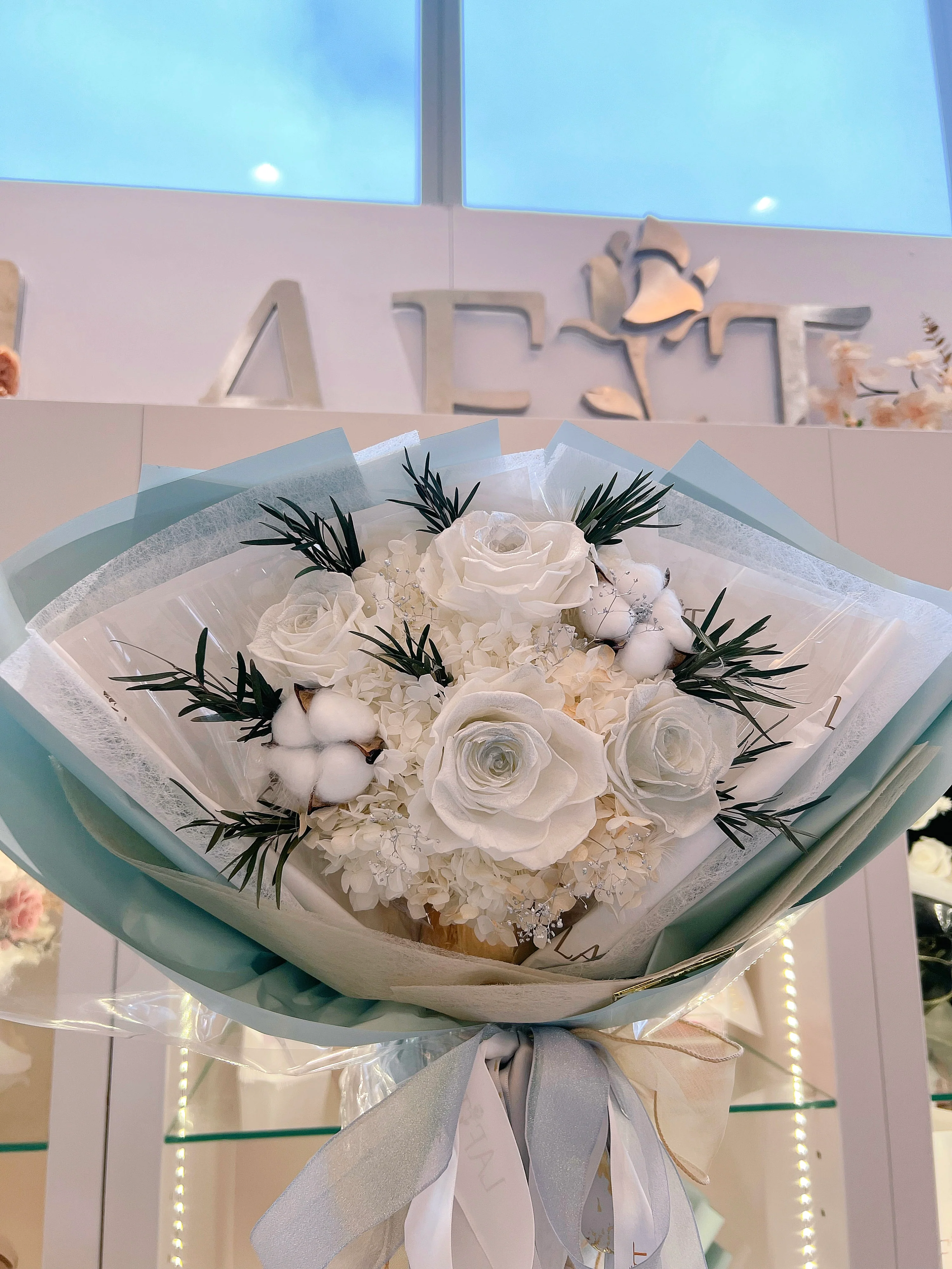 LAFIT���Ã����������� ? �����}�Q�޶� - First Love