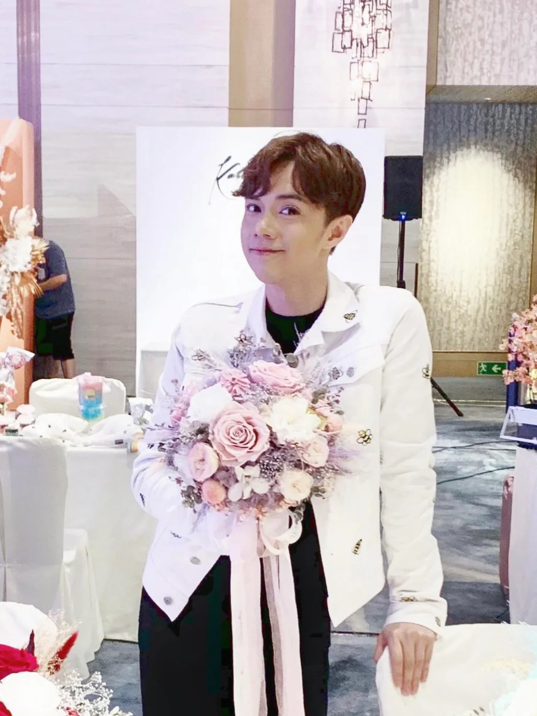 LAFIT - 明星首選永生花球 �?Cloud Pink