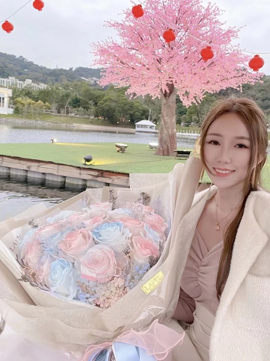 LAFIT夢幻仙氣永生花束 �?Rose Cloud