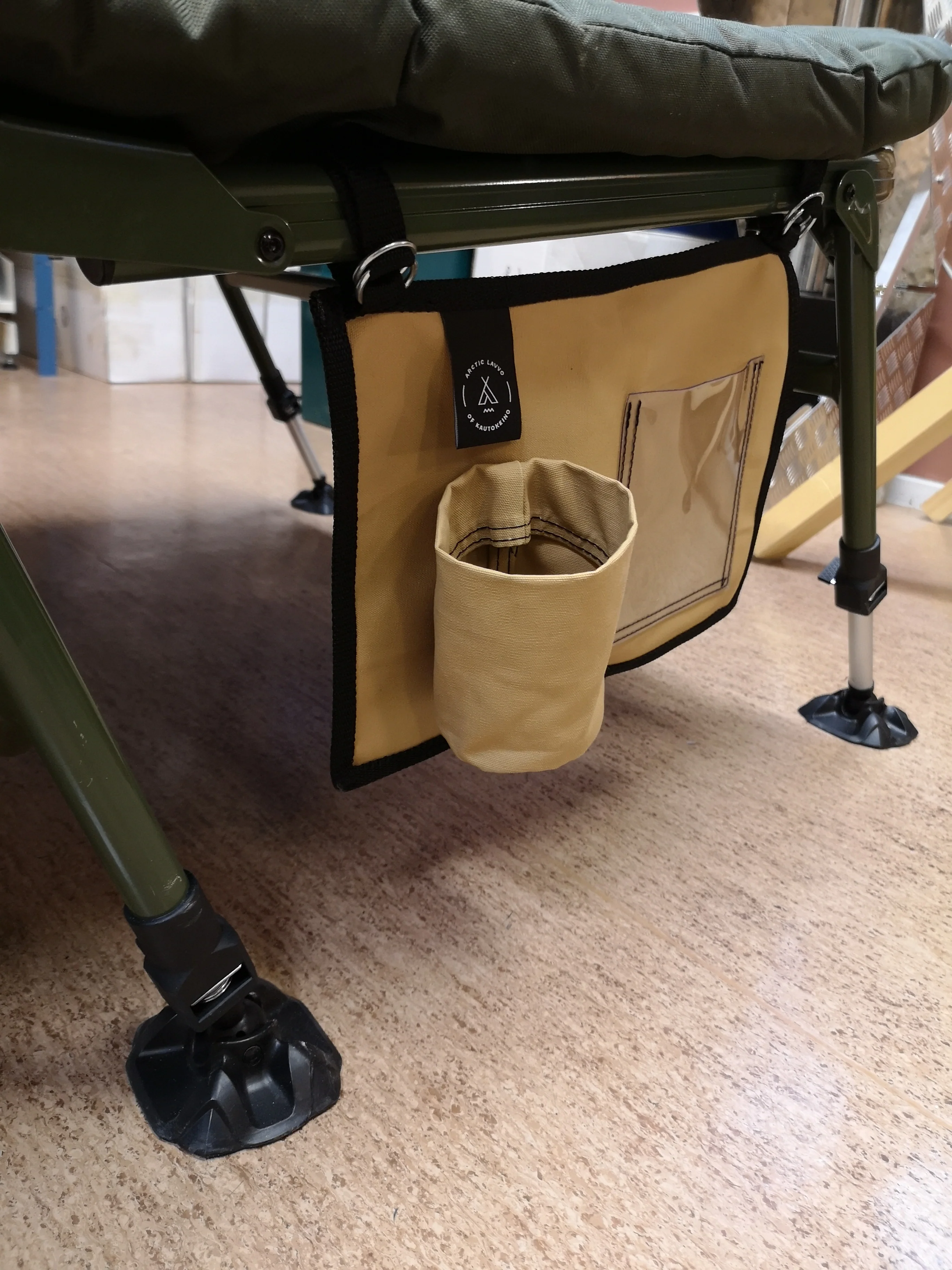 Koppholder til feltseng