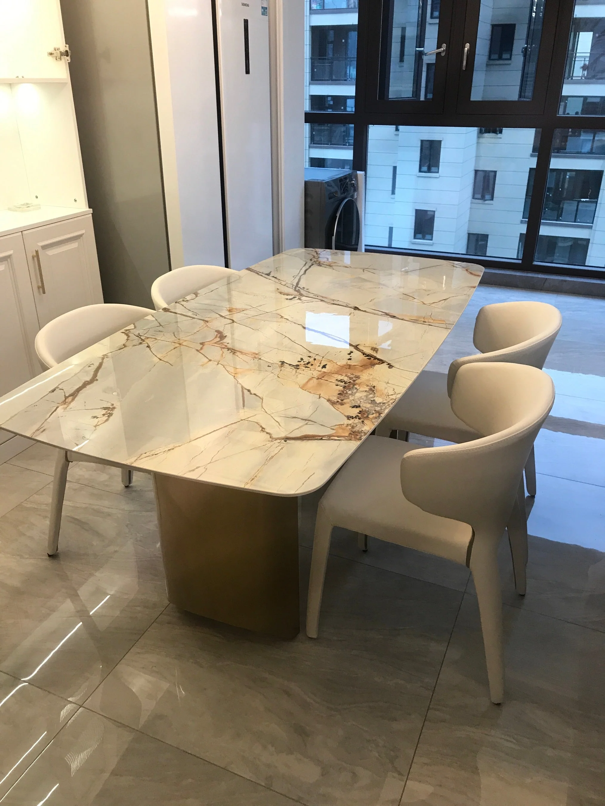 意式輕奢亮光岩板餐桌(鍍金）