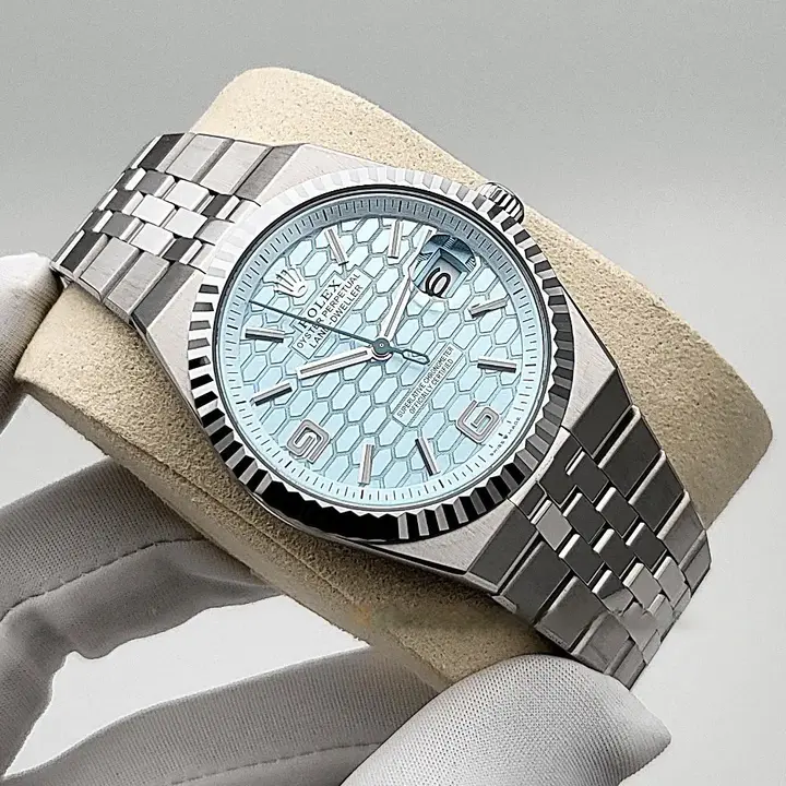 Rolex Land-Dweller 40 Oyster, 40 mm, platinum M127336-0001
