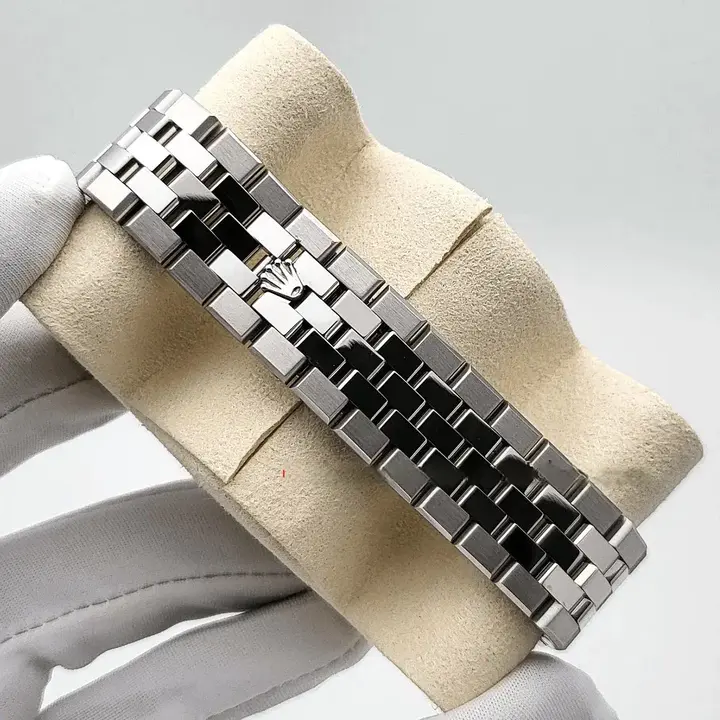 Rolex Land-Dweller 40 Oyster, 40 mm, platinum M127336-0001