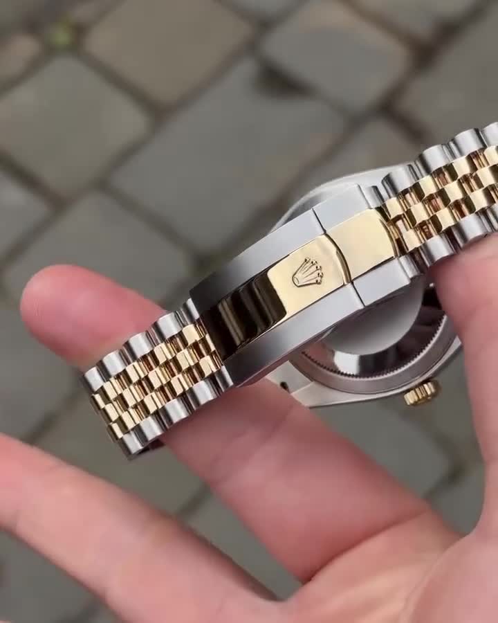 Rolex Sky-Dweller Oyster, 42 mm, Oystersteel and yellow gold Reference 336933-0006