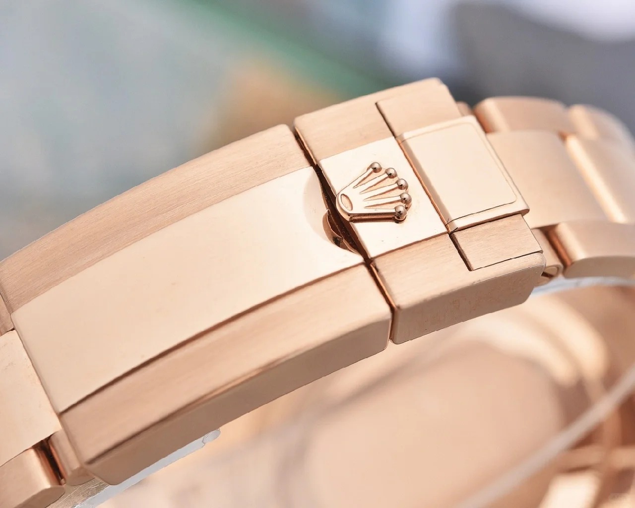 Rolex GMT-Master II 40mm Root Beer Black Dial Oyster Bracelet 18k Rose Gold Watch 126715chnr-0001