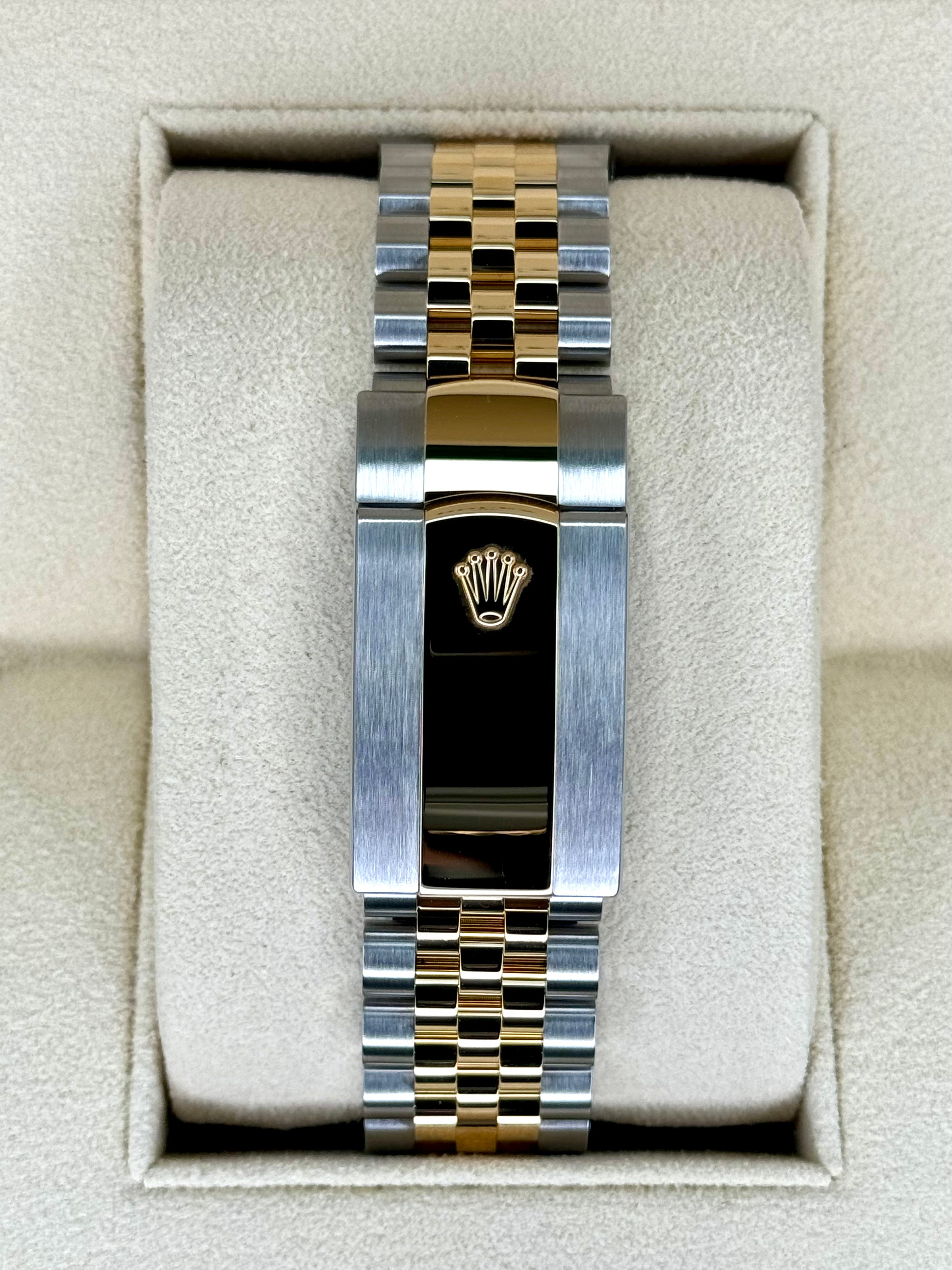 Rolex Sky-Dweller Oyster, 42 mm, Oystersteel and yellow gold Reference 336933-0006