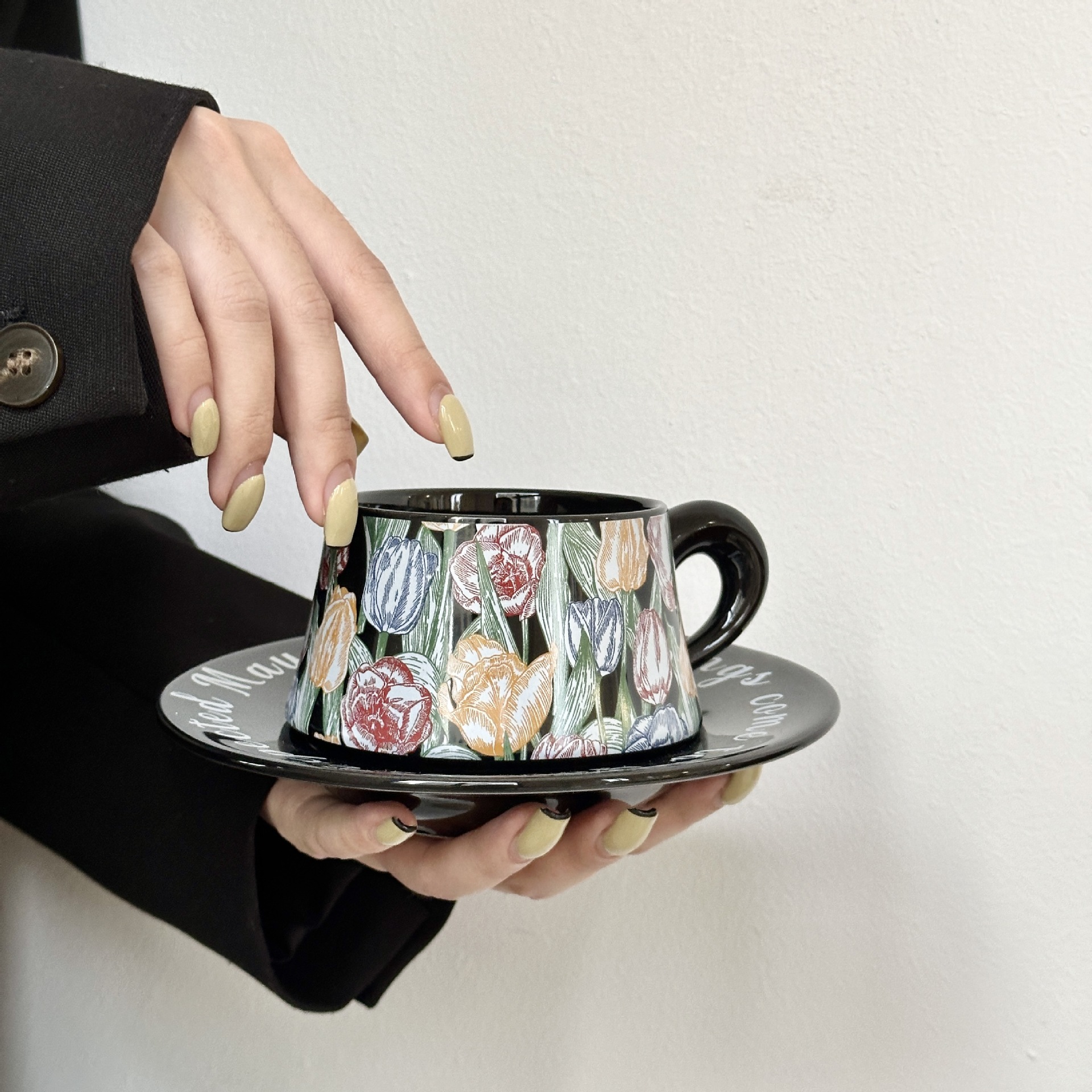 Tulip Pattern Tea Cup Set with Saucer