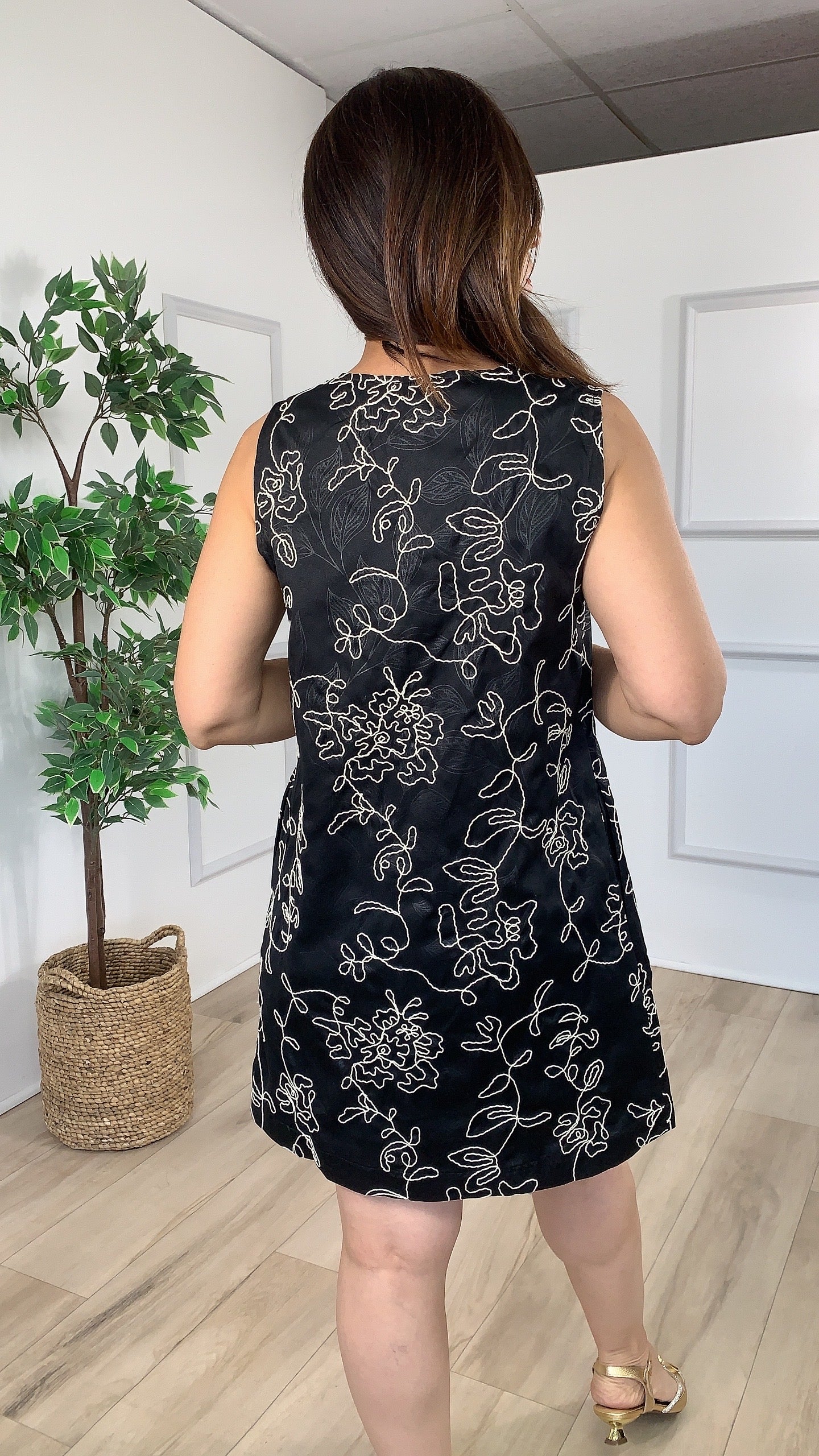 Devoción Black Mini Dress - WINOKJZ