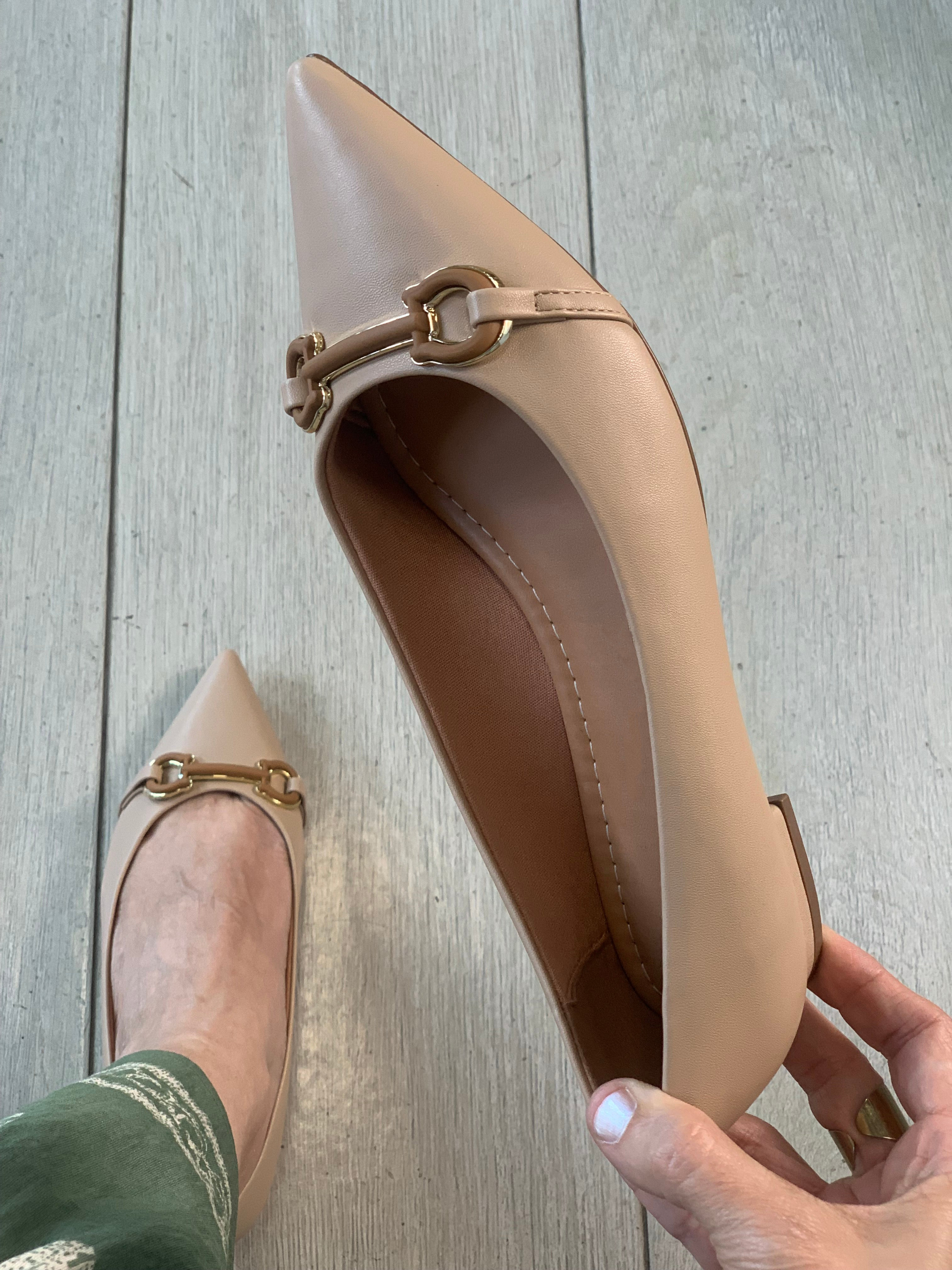 Beige/Camel Buckle Flats - WINOKJZ
