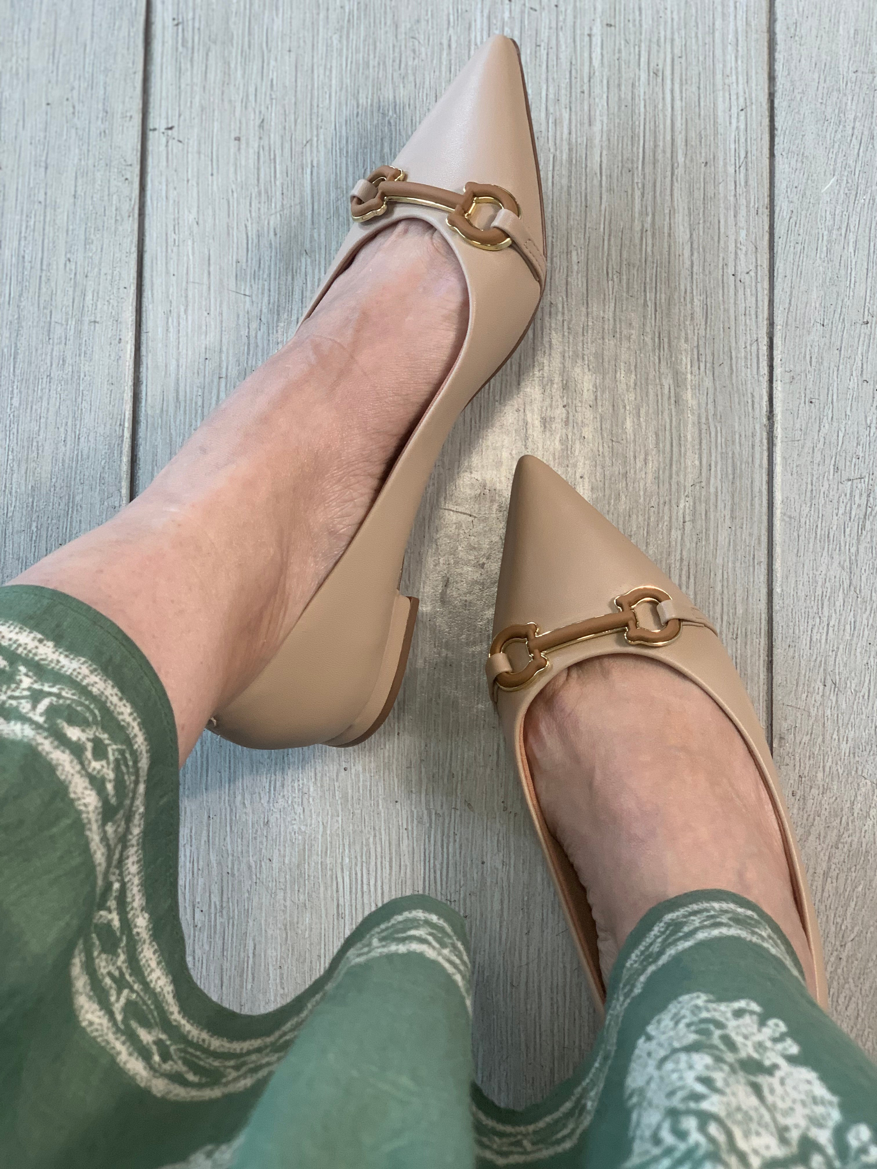 Beige/Camel Buckle Flats - WINOKJZ